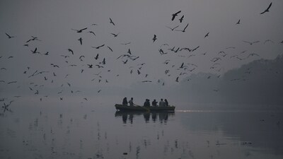A man sitting in a boat feeds seagulls on the Yamuna River in Heavy smog as Air pollution rises in Capital/NCR in New Delhi, India, on Thursday, November 2, 2023. ((Photo by Raj K Raj/ Hindustan Times)) A man sitting in a boat feeds seagulls on the Yamuna River in Heavy smog as Air pollution rises in Capital/NCR in New Delhi, India, on Thursday, November 2, 2023. ((Photo by Raj K Raj/ Hindustan Times))