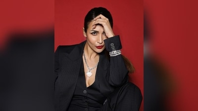 Assisted by makeup artist Meghna Butani, Malaika got decked up in winged eyeliner, mascaraed lashes, darkened eyebrows, contoured cheeks, a glowing highlighter and a shade of bright burgundy lipstick. (Instagram/@malaikaaroraofficial) Assisted by makeup artist Meghna Butani, Malaika got decked up in winged eyeliner, mascaraed lashes, darkened eyebrows, contoured cheeks, a glowing highlighter and a shade of bright burgundy lipstick. (Instagram/@malaikaaroraofficial)