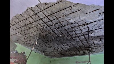 A woman has died due to a slap collapsed at Vitawa Surya Nagar in Kalwa, Thane. (Praful Gangurde / HT Photo) A woman has died due to a slap collapsed at Vitawa Surya Nagar in Kalwa, Thane. (Praful Gangurde / HT Photo)