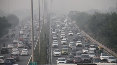 Vehicles ply on Delhi-Gurugram Expressway amid a thick layer of smog, in Gurugram on Thursday. (ANI Photo)