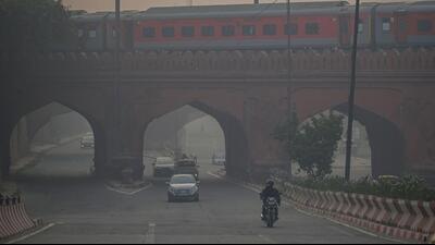 At 4pm, 12 of Delhi’s 34 monitoring stations clocked severe readings. (Raj K Raj/HT Photo)
