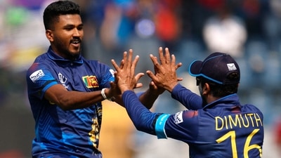 Sri Lanka cricketers wore black arm bands. (REUTERS)