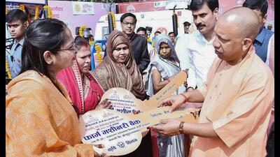 Chief minister Yogi Adityanath symbolically distributes keys of their residence to the beneficiaries of Pradhan Mantri/Chief Minister Awas Yojana during a function organised in Hardoi, on Thursday. (ANI Photo) Chief minister Yogi Adityanath symbolically distributes keys of their residence to the beneficiaries of Pradhan Mantri/Chief Minister Awas Yojana during a function organised in Hardoi, on Thursday. (ANI Photo)