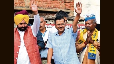 Delhi CM Arvind Kejriwal with his Punjab counterpart Bhagwant Mann in Singrauli on Thursday. (PTI) Delhi CM Arvind Kejriwal with his Punjab counterpart Bhagwant Mann in Singrauli on Thursday. (PTI)