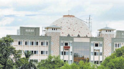 PMC commissioner had recently instructed the building permission department to act against hotel owners who have encroached along the front and side margins and terraces following complaints by residents. (HT FILE PHOTO)