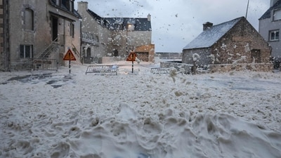 "The wind gusts are exceptional in Brittany and many absolute records have been broken," the national weather service Meteo-France said on X (formerly Twitter). (AFP) "The wind gusts are exceptional in Brittany and many absolute records have been broken," the national weather service Meteo-France said on X (formerly Twitter). (AFP)