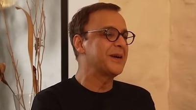 Vidhu Vinod Chopra recalls the time Amitabh Bachchan offered to work with him before his debut.