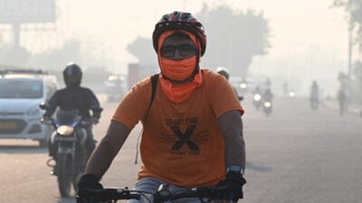 5. High pollution levels can discourage outdoor activities and social interactions due to health concerns, leading to feelings of isolation and loneliness. Promoting community engagement and creating cleaner, green public spaces can encourage social interaction. (representational photo) 5. High pollution levels can discourage outdoor activities and social interactions due to health concerns, leading to feelings of isolation and loneliness. Promoting community engagement and creating cleaner, green public spaces can encourage social interaction. (representational photo)