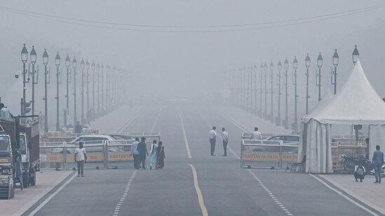 Kartvya Path amid heavy smog in New Delhi on Thursday. (Raj K Raj/HT Photo)