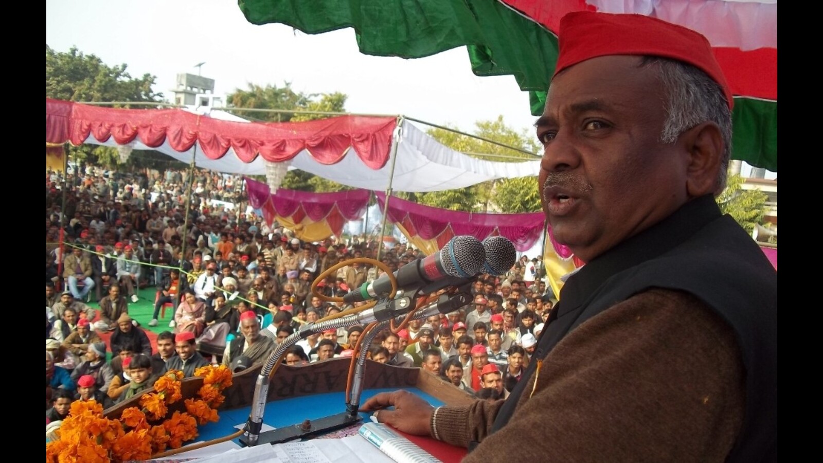 U.P.: Amid tussle, SP leader set to join Congress - Vimarsana News