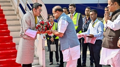 Guwahati, Nov 03 (ANI): Bhutan King Jigme Khesar Namgyel Wangchuck receives a warm welcome from Assam Chief Minister Himanta Biswa Sarma at the Guwahati airport during his first official visit to Assam, on Friday. (ANI Photo) (Arindam Bagchi Twitter) Guwahati, Nov 03 (ANI): Bhutan King Jigme Khesar Namgyel Wangchuck receives a warm welcome from Assam Chief Minister Himanta Biswa Sarma at the Guwahati airport during his first official visit to Assam, on Friday. (ANI Photo) (Arindam Bagchi Twitter)
