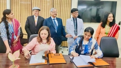 The MoU was signed on October 17 by Dr Harvinder Popli (Registrar & Dean - DPSRU) and Arushi Jain ([Director – Akums). (Handout) The MoU was signed on October 17 by Dr Harvinder Popli (Registrar & Dean - DPSRU) and Arushi Jain ([Director – Akums). (Handout)