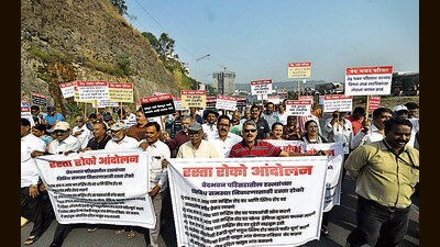By placing a board which directs towards the NDA, most vehicles turn towards Veda Bhavan. (HT PHOTO) By placing a board which directs towards the NDA, most vehicles turn towards Veda Bhavan. (HT PHOTO)
