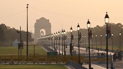Kartvya Path covered with smog as air pollution rises in the Capital, on Tuesday. (Raj K Raj/HT PHOTO) Kartvya Path covered with smog as air pollution rises in the Capital, on Tuesday. (Raj K Raj/HT PHOTO)