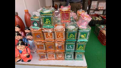 One of the earthen diya stalls at Maati kala mela (HT Photo) One of the earthen diya stalls at Maati kala mela (HT Photo)