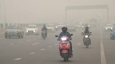 In the RK Puram area and at the Indira Gandhi International Airport (T3) the AQI was recorded at 486 and 473 respectively. (PTI) In the RK Puram area and at the Indira Gandhi International Airport (T3) the AQI was recorded at 486 and 473 respectively. (PTI)