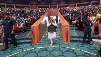 Prime Minister Narendra Modi arrives to inaugurate the ‘World Food India 2023’ event, at Bharat Mandapam, in New Delhi (HT Photo)