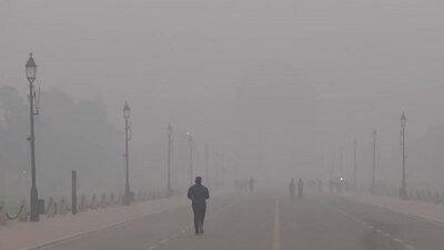 Visuals from Delhi's India Gate on Friday. (ANI) Visuals from Delhi's India Gate on Friday. (ANI)