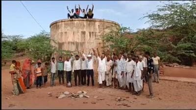 villagers of Rajlani in Bhopalgarh constituency protest over drinking water crisis. (HT Photo) villagers of Rajlani in Bhopalgarh constituency protest over drinking water crisis. (HT Photo)