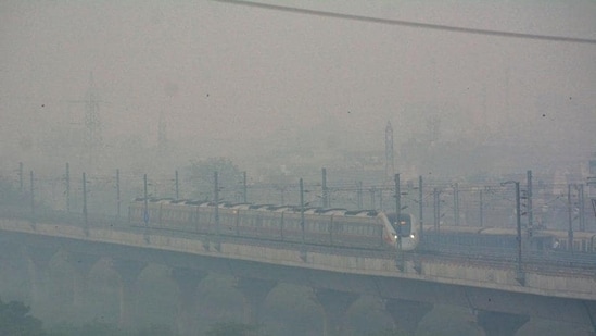 Delhi schools to remain shut for 2 days amid nosediving air quality