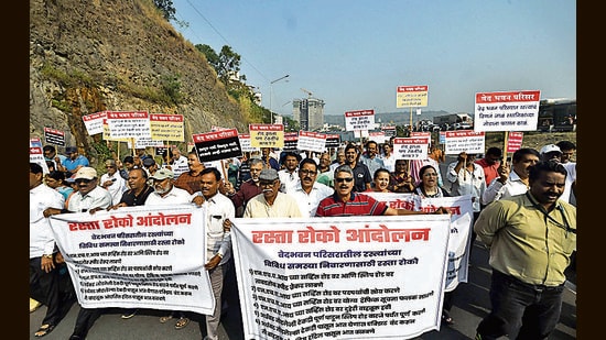 By placing a board which directs towards the NDA, most vehicles turn towards Veda Bhavan. (HT PHOTO)