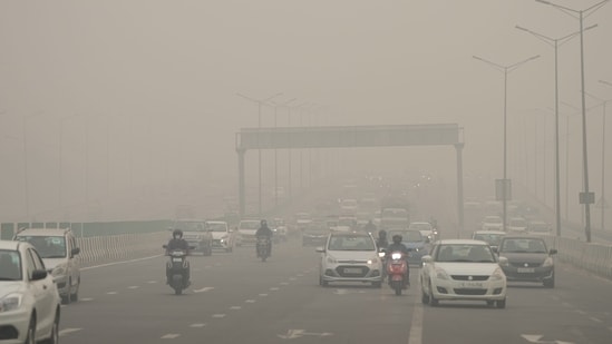 AQI at multiple locations in Noida also plunged to the 'severe' category with Sector 62, Sector 1 and Sector 116 recording 483, 413 and 415 respectively.&nbsp;(PTI)