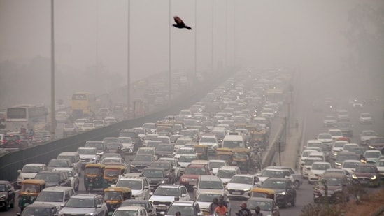 Vehicles on the Delhi-Gurugram Expressway amid hazy weather conditions, in Gurugram.(PTI)