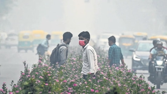 The special shuttle service is being introduced to curtail air pollution in the Capital. (Sanchit Khanna/HT PhotoHindustan Times) The special shuttle service is being introduced to curtail air pollution in the Capital. (Sanchit Khanna/HT PhotoHindustan Times)
