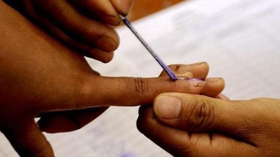 A polling official marks a voter with indelible ink (AFP File Photo)