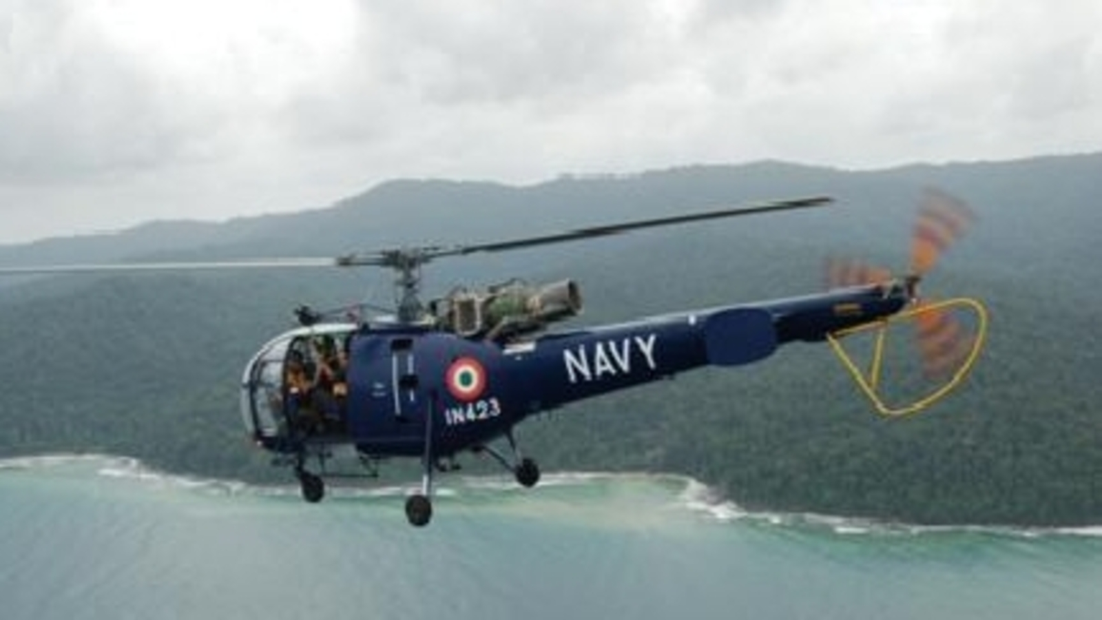 Indian Navy's Chetak helicopter crashes at Kochi air station in Kerala: Report - Vimarsana News