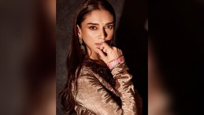 With the help of make-up artist Charlotte Wang, Aditi got decekd up in nude eyeshadow, mascara-coated lashes, darkened brows, contoured cheeks, glowing highlighter and a shade of nude lipstick. (Instagram/@aditiraohydari) With the help of make-up artist Charlotte Wang, Aditi got decekd up in nude eyeshadow, mascara-coated lashes, darkened brows, contoured cheeks, glowing highlighter and a shade of nude lipstick. (Instagram/@aditiraohydari)