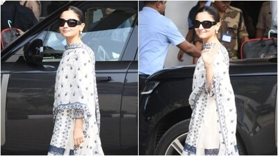 Alia Bhatt clicked by the paparazzi at the Kalina airport in a simple suit and no-makeup look. (HT Photo/Varinder Chawla) Alia Bhatt clicked by the paparazzi at the Kalina airport in a simple suit and no-makeup look. (HT Photo/Varinder Chawla)