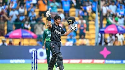 New Zealand's Rachin Ravindra celebrates after scoring a century (100 runs) during the 2023 ICC Men's Cricket World Cup one-day international (ODI) match between New Zealand and Pakistan at the M. Chinnaswamy Stadium in Bengaluru on November 4, 2023. (Photo by Sajjad HUSSAIN / AFP) / -- IMAGE RESTRICTED TO EDITORIAL USE - STRICTLY NO COMMERCIAL USE -- (AFP) New Zealand's Rachin Ravindra celebrates after scoring a century (100 runs) during the 2023 ICC Men's Cricket World Cup one-day international (ODI) match between New Zealand and Pakistan at the M. Chinnaswamy Stadium in Bengaluru on November 4, 2023. (Photo by Sajjad HUSSAIN / AFP) / -- IMAGE RESTRICTED TO EDITORIAL USE - STRICTLY NO COMMERCIAL USE -- (AFP)
