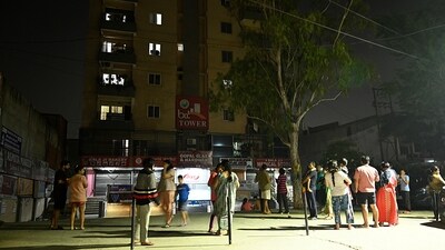 People came out from their homes as moderate tremors were felt in Lucknow, parts of Uttar Pradesh, and Delhi-NCR late on Friday night following a 6.4 magnitude earthquake that struck Nepal. (Deepak Gupta/HT Photo)