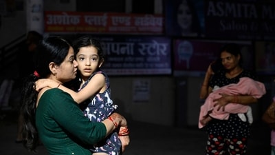 Residents in Lucknow rushed out of their homes late on Friday night following the tremors caused by a strong earthquake in the northwestern region of Nepal. (Deepak Gupta/HT Photo)