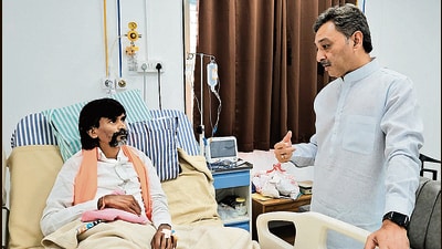 On Saturday morning, housing minister Atul Save and employment guarantee scheme minister Sandipan Bhumare met Jarange-Patil at Galaxy Superspeciality Hospital and handed him a copy of the GR. On Saturday morning, housing minister Atul Save and employment guarantee scheme minister Sandipan Bhumare met Jarange-Patil at Galaxy Superspeciality Hospital and handed him a copy of the GR.