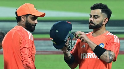 Ravindra Jadeja (L) and Virat Kohli during a practice session at Eden Gardens in Kolkata (Samir Jana/HT) Ravindra Jadeja (L) and Virat Kohli during a practice session at Eden Gardens in Kolkata (Samir Jana/HT)