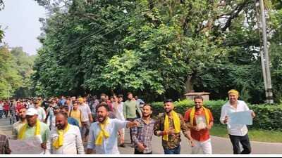 Students protesting on the BHU campus on Saturday (HT Photo)