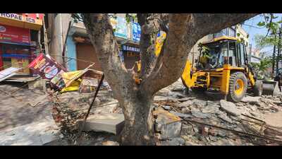 The execution of the drive has already begun, with the civic body recently getting rid of encroachments on Ahmednagar Road. (HT PHOTO)