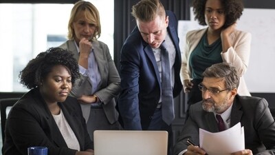 40% of US companies embrace paid maternity leave, 32% offer paternity leave. 40% of US companies embrace paid maternity leave, 32% offer paternity leave.