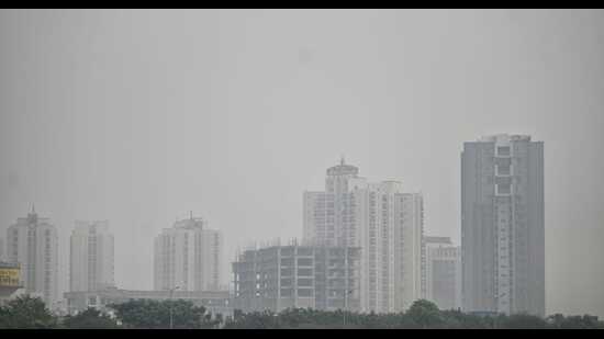 Indira Nagar continues to be highest air pollution zone due to flyover construction followed by Amausi area, says CSIR-IITR report (Deepak Gupta)