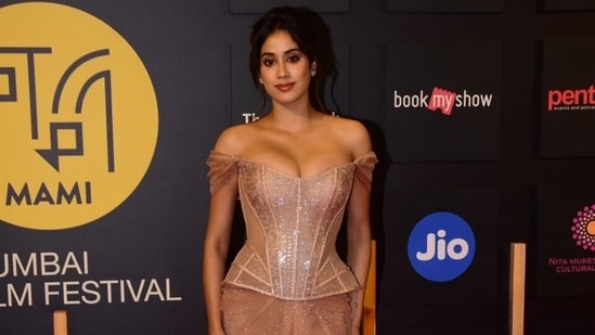 Janhvi Kapoor attends the MAMI Film Festival 2023 in a sensational plunge-neck corset gown. (HT Photo/Varinder Chawla)