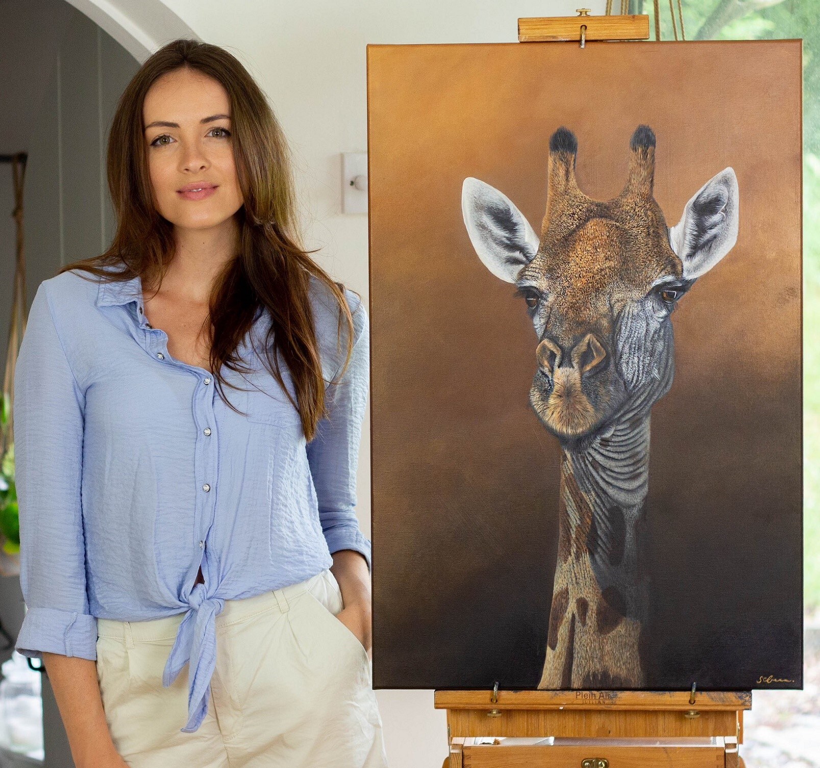 Sophie Green with her Giraffe painting. Sophie Green with her Giraffe painting.