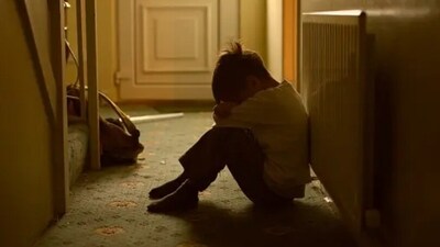 Emotionally unavailable parents or neglectful caregivers do not meet our needs and expectations in childhood. This can elevate abandonment issues. (Unsplash) Emotionally unavailable parents or neglectful caregivers do not meet our needs and expectations in childhood. This can elevate abandonment issues. (Unsplash)