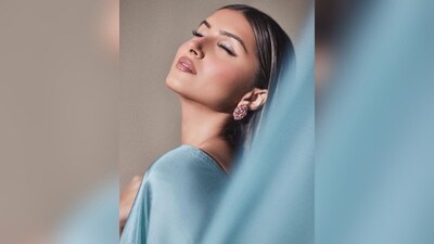 Tara's gorgeous blue saree can be your next festive fashion inspiration if you are someone who likes easy breezy ethnic wear. Her saree showcases the perfect blend of grace and glamour, making it a must-have in your wardrobe. (Instagram/@tarasutaria) Tara's gorgeous blue saree can be your next festive fashion inspiration if you are someone who likes easy breezy ethnic wear. Her saree showcases the perfect blend of grace and glamour, making it a must-have in your wardrobe. (Instagram/@tarasutaria)