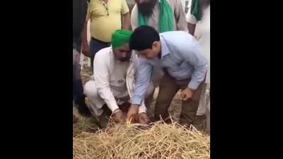A day after nine farmers and activists of the Bhartiya Kisan Union (Sidhupur) were booked on chief minister Bhgawant Mann’s directions after villagers forced an official on duty to burn paddy stubble, the Bathinda police have not made any arrest. A day after nine farmers and activists of the Bhartiya Kisan Union (Sidhupur) were booked on chief minister Bhgawant Mann’s directions after villagers forced an official on duty to burn paddy stubble, the Bathinda police have not made any arrest.