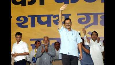 AAP national convener Arvind Kejriwal addresses party workers in Haryana’s Rohtak on Sunday. Addressing party workers here, Kejriwal said that the Aam Aadmi Party (AAP) does not believe in caste and religion politics, and it is a party of all communities. (Manoj Dhaka/HT)
