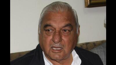 Former chief minister and Leader of Opposition Bhupinder Singh Hooda on Sunday announced to abolish e-tendering system, right to recall and provisions given to MLAs in panchayats development, if Congress is voted to power in the next year’s polls in Haryana. (HT File Photo)