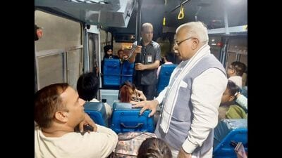 Observing that “pollution has no boundaries”, Haryana CM Manohar Lal Khattar on Sunday said that it is quite possible that the bad air in Punjab could be polluting that in the state as well. (HT Photo) Observing that “pollution has no boundaries”, Haryana CM Manohar Lal Khattar on Sunday said that it is quite possible that the bad air in Punjab could be polluting that in the state as well. (HT Photo)