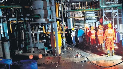 Raigad, Nov 04 (ANI): NDRF team during a rescue operation after an explosion occurred at Blue Jet Healthcare, Mahad MIDC in Raigad district on Friday. (ANI Photo) (ANI) Raigad, Nov 04 (ANI): NDRF team during a rescue operation after an explosion occurred at Blue Jet Healthcare, Mahad MIDC in Raigad district on Friday. (ANI Photo) (ANI)